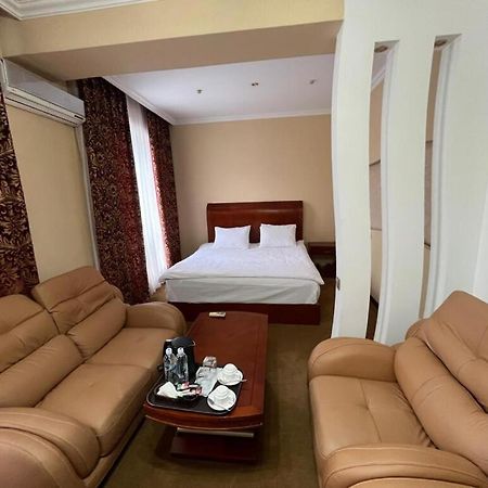 Hotel Luxurious Taraz Exterior foto