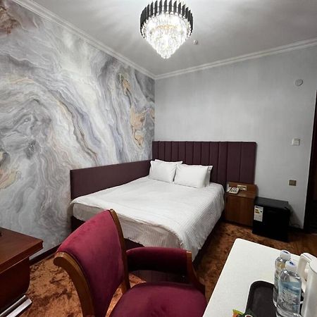 Hotel Luxurious Taraz Exterior foto