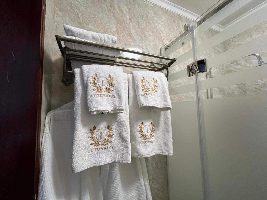 Hotel Luxurious Taraz Exterior foto