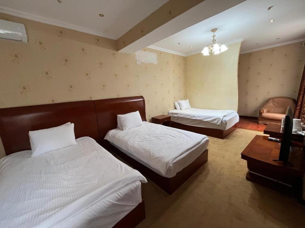 Hotel Luxurious Taraz Exterior foto