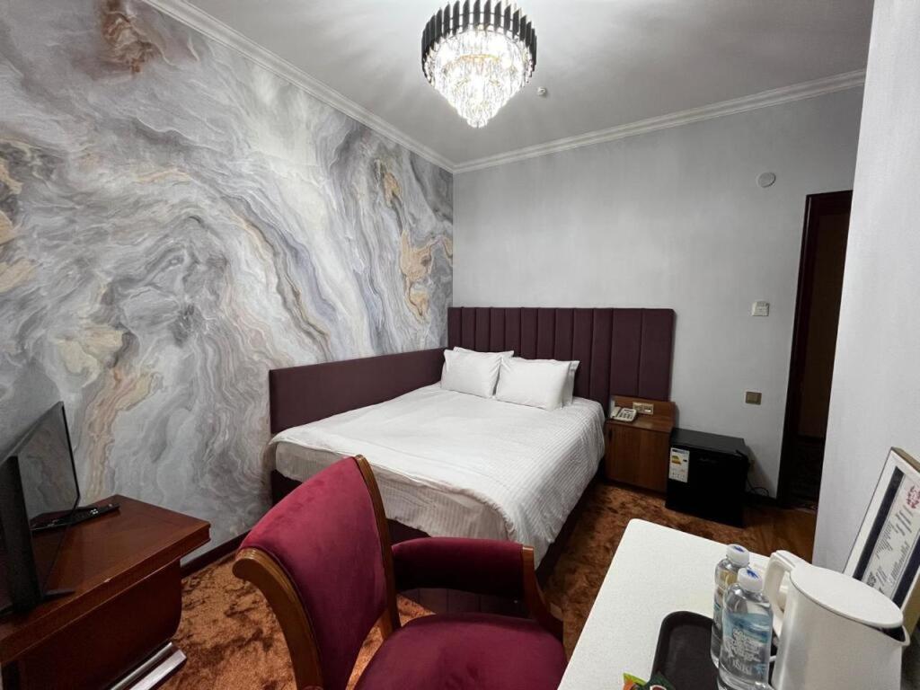 Hotel Luxurious Taraz Exterior foto