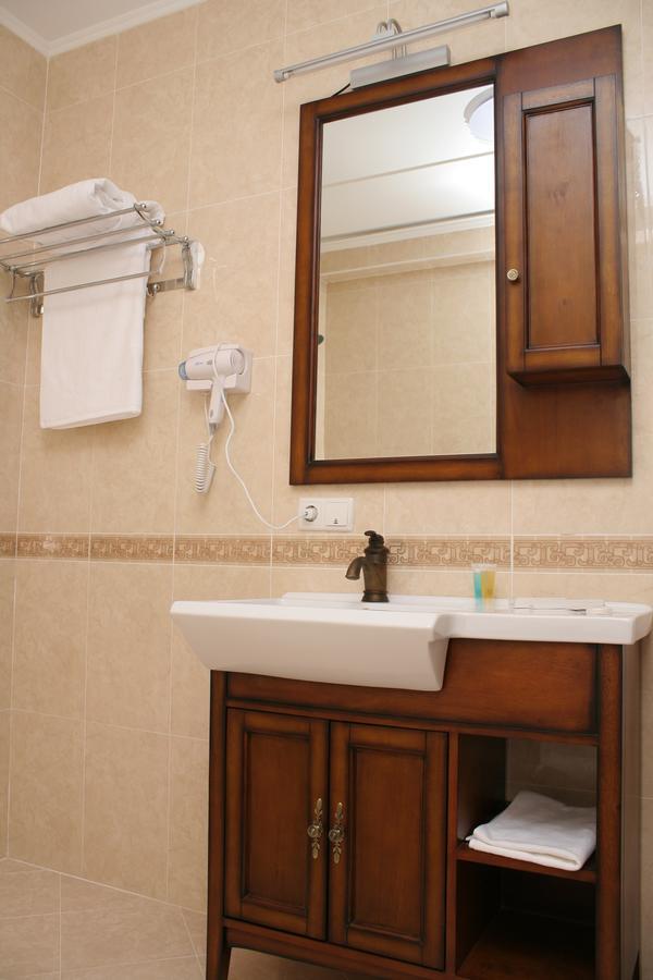 Hotel Luxurious Taraz Exterior foto