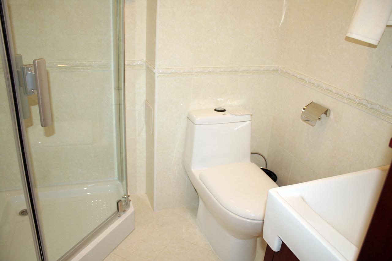 Hotel Luxurious Taraz Exterior foto
