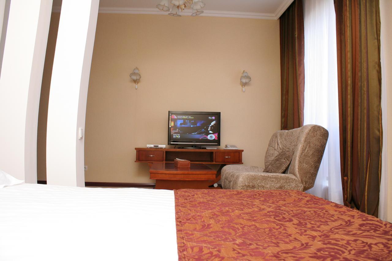 Hotel Luxurious Taraz Exterior foto